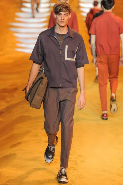 Look 30